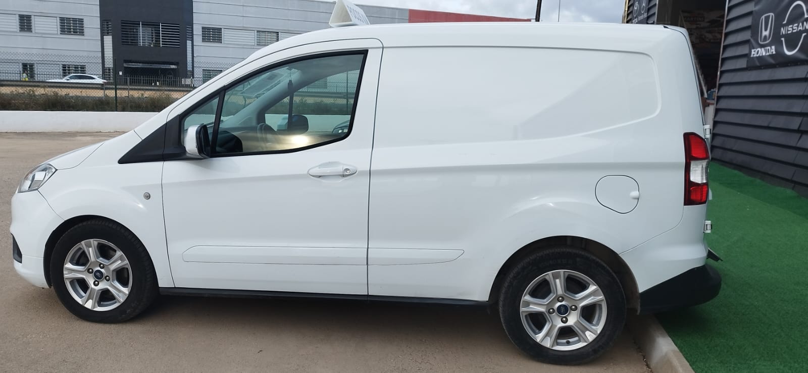 FORD TRANSIT COURIER ECOBLUE - Imagen 5